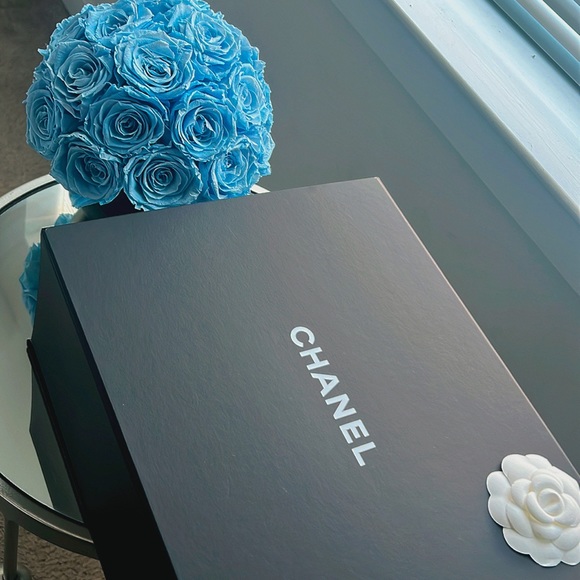 Authentic Chanel Limited Edition light Blue Calfskin Medium Boy Bag Flap. 💃🏽💯 - Picture 3 of 13